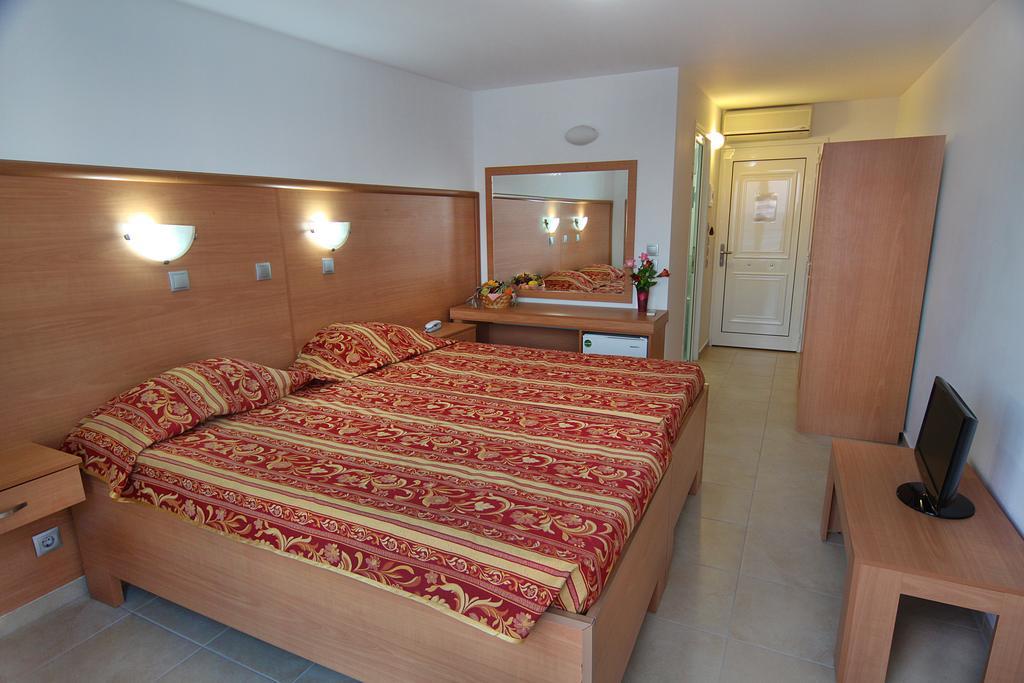 Ilyssion Hotel Lardos Quarto foto